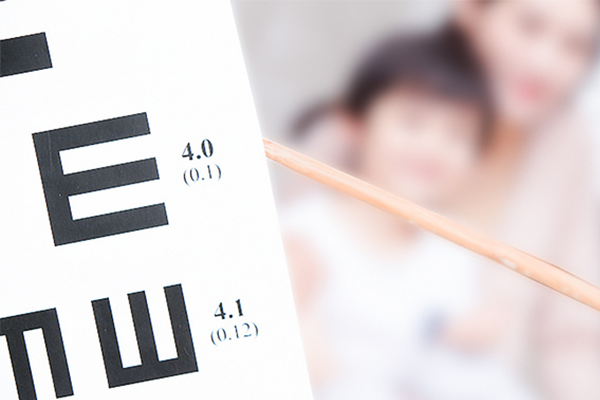 轻微近视：离近视“一步之遥”，要戴眼镜吗？