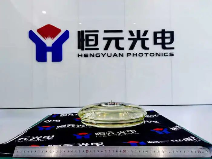 12英寸光学级铌酸锂晶体研制成功